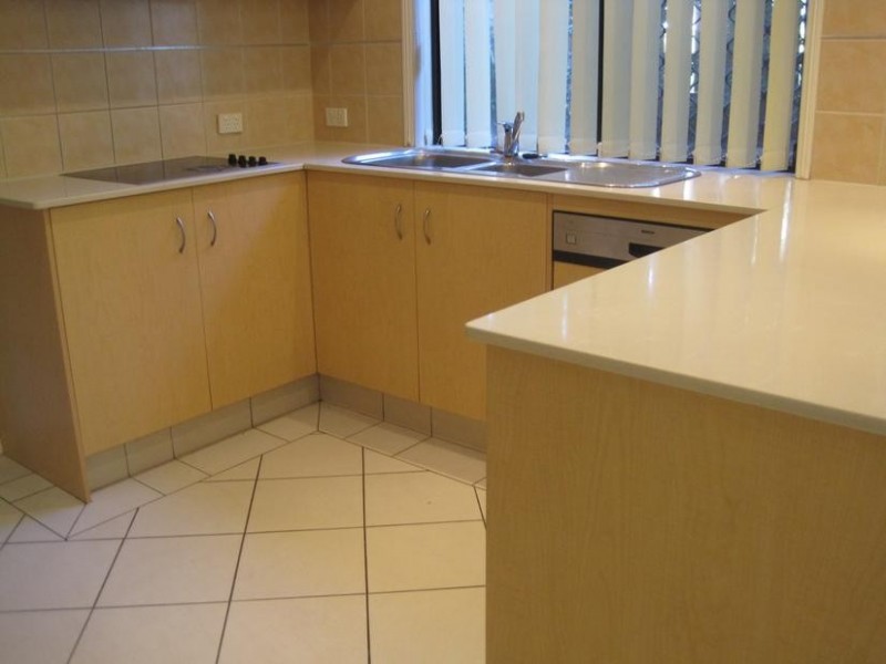 5 Mal Burke Street, Southport QLD 4215