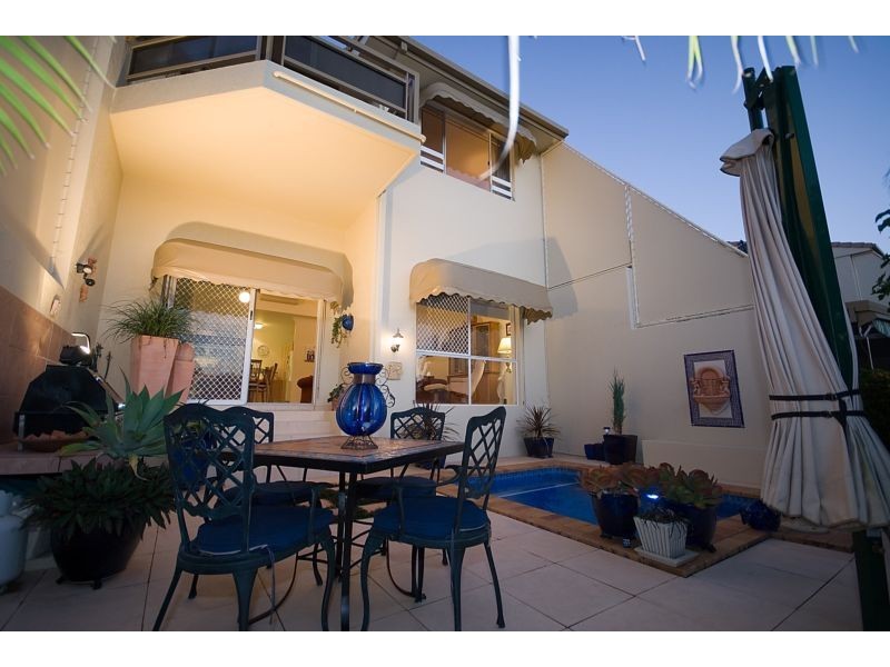 100 Morala Avenue, Runaway Bay QLD 4216