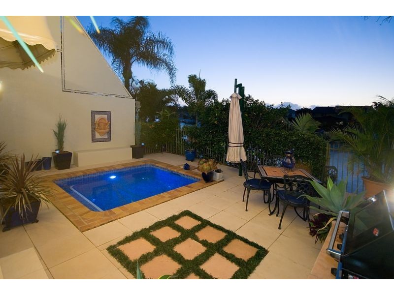 100 Morala Avenue, Runaway Bay QLD 4216