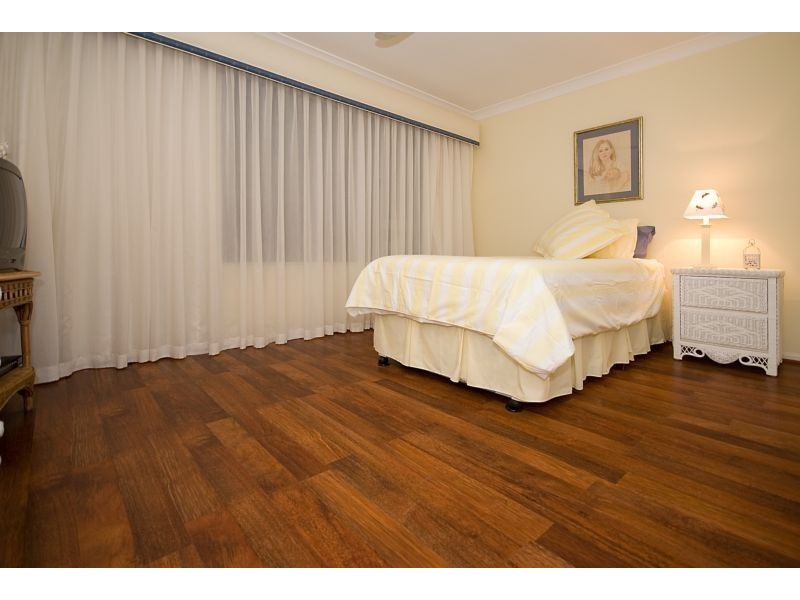 100 Morala Avenue, Runaway Bay QLD 4216