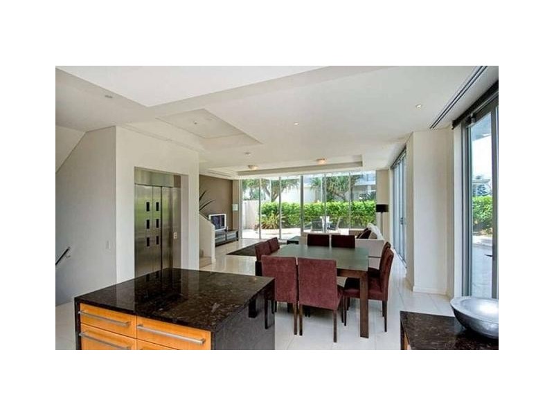 5 Broadbeach Boulevard, Broadbeach QLD 4218