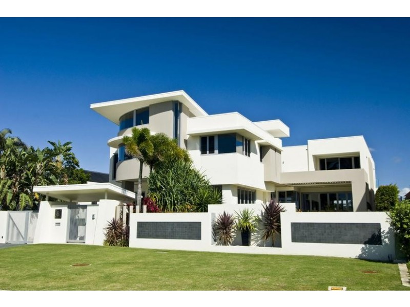 8 Shearwater Esplanade, Runaway Bay QLD 4216