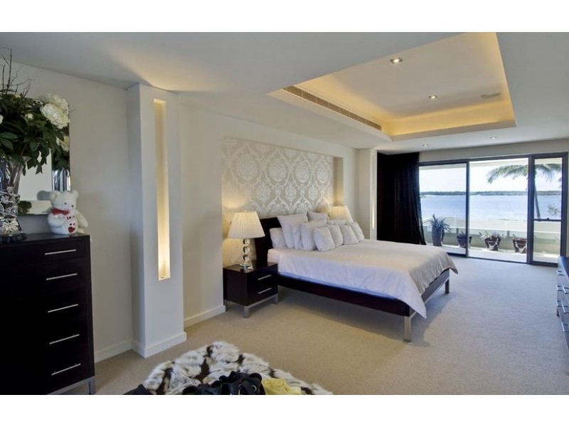 8 Shearwater Esplanade, Runaway Bay QLD 4216