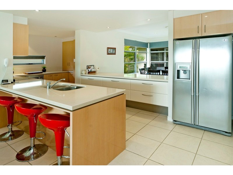 2357 Belmont Court East, Hope Island QLD 4212