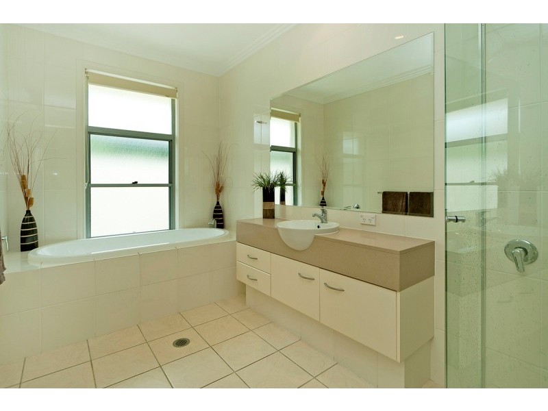 2357 Belmont Court East, Hope Island QLD 4212