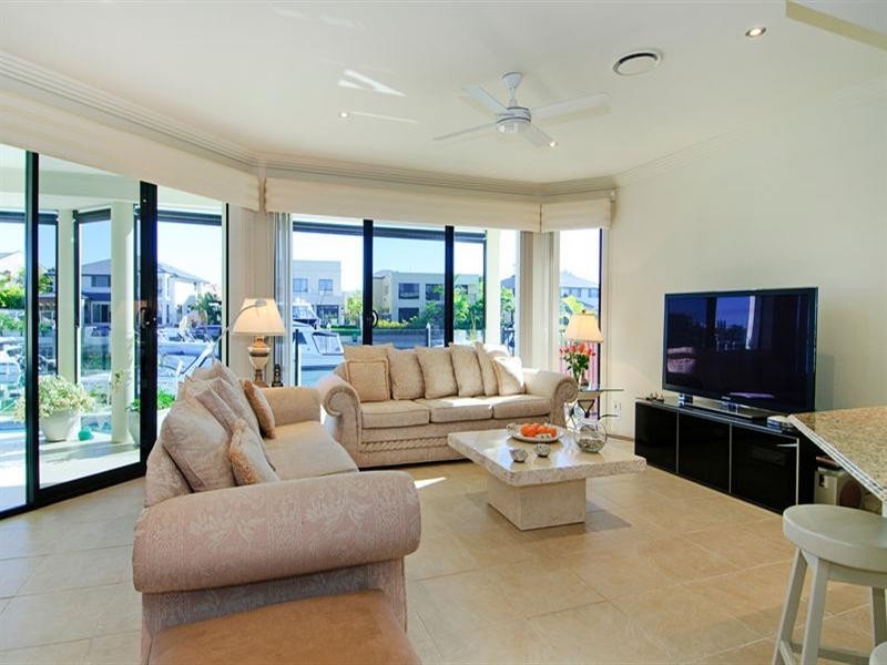 5 Kensington Mews, Sovereign Islands QLD 4216