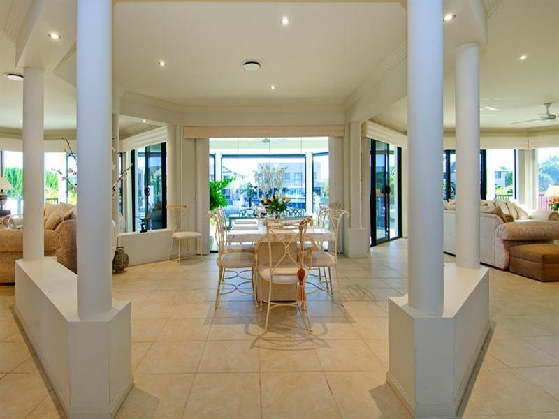 5 Kensington Mews, Sovereign Islands QLD 4216