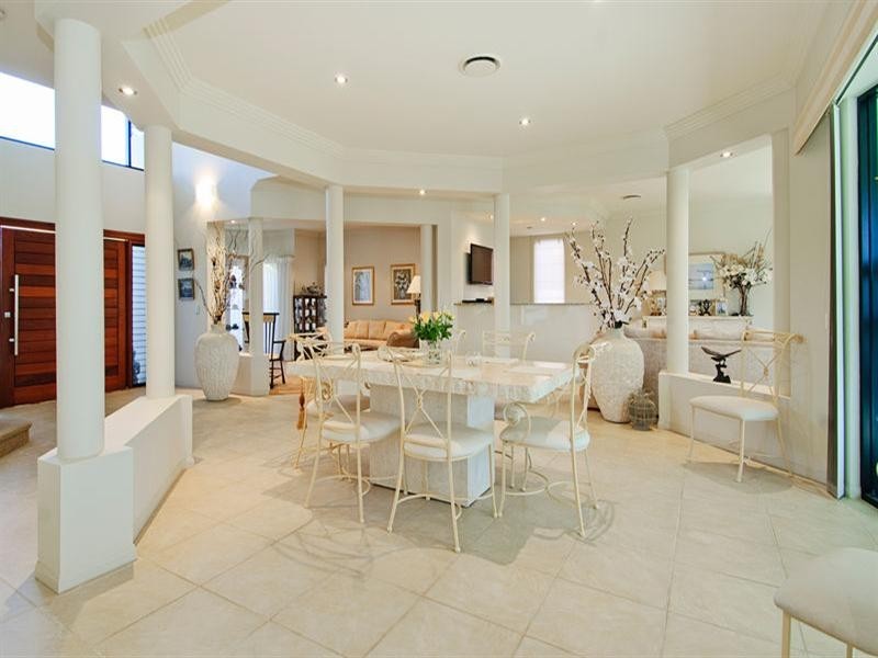 5 Kensington Mews, Sovereign Islands QLD 4216