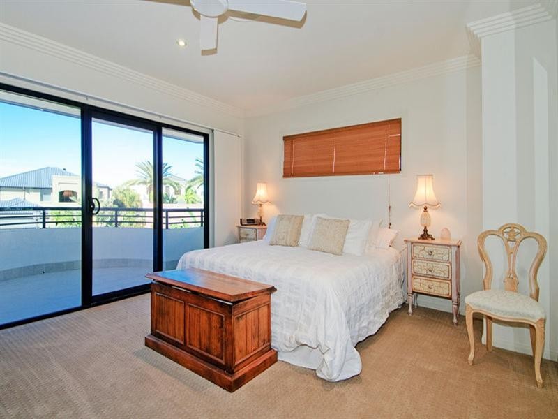 5 Kensington Mews, Sovereign Islands QLD 4216