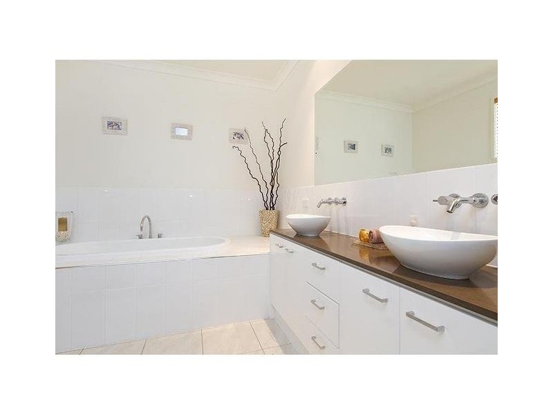 17 Southaven Drive, Helensvale QLD 4212