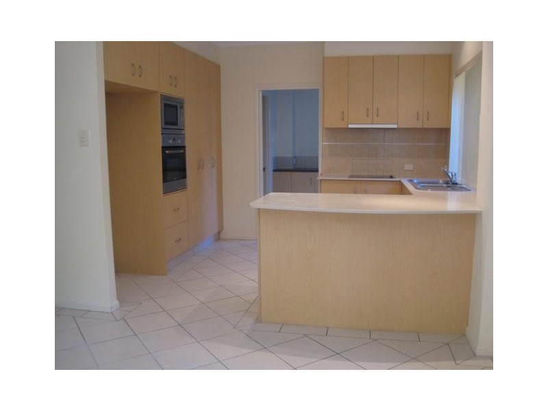 5 Mal Burke Street, Southport QLD 4215
