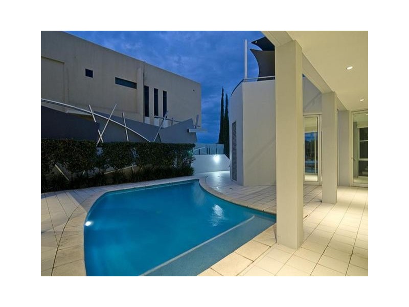 5 The Sovereign Mile, Sovereign Islands QLD 4216