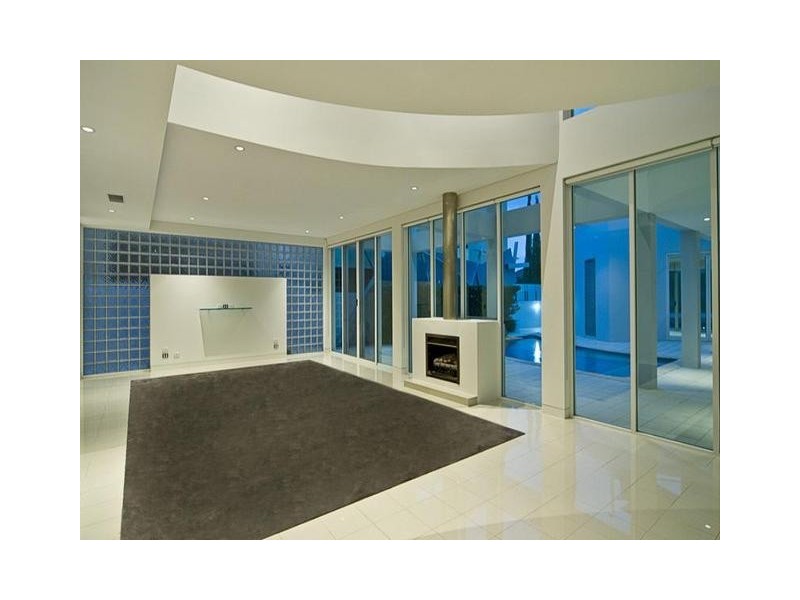 5 The Sovereign Mile, Sovereign Islands QLD 4216