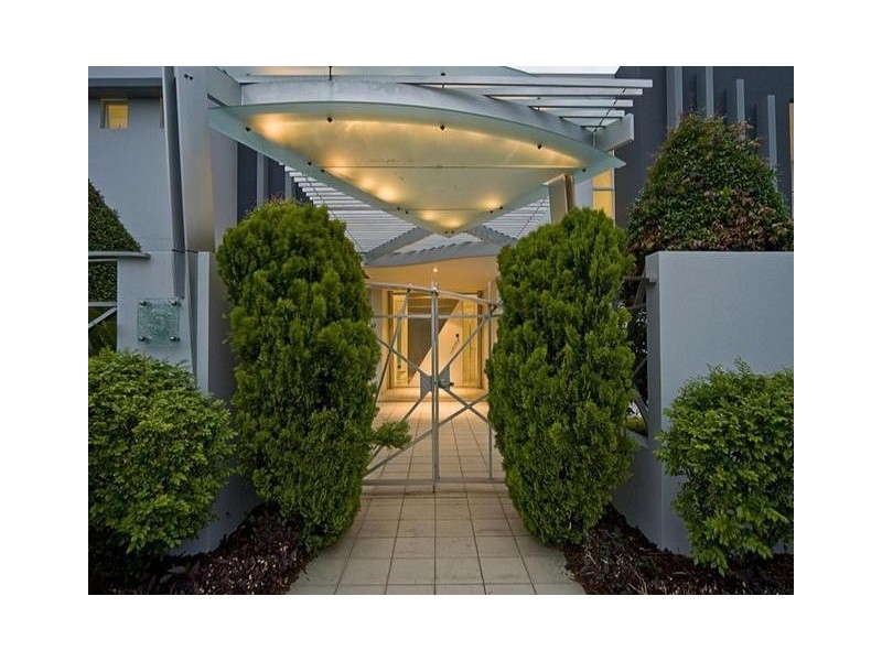 5 The Sovereign Mile, Sovereign Islands QLD 4216