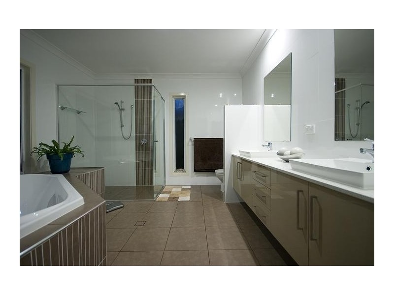 29 Rhodium Crescent, Hope Island QLD 4212
