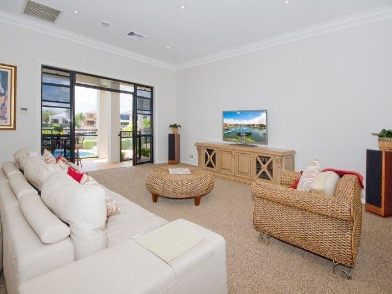 28-30 The Peninsula, Sovereign Islands QLD 4216