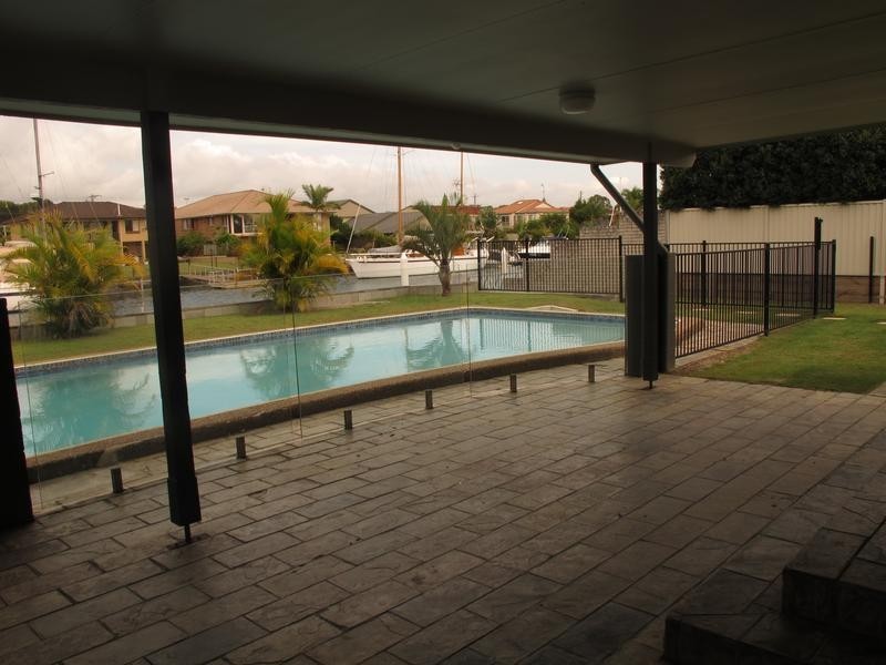 18 Huon Crescent, Runaway Bay QLD 4216