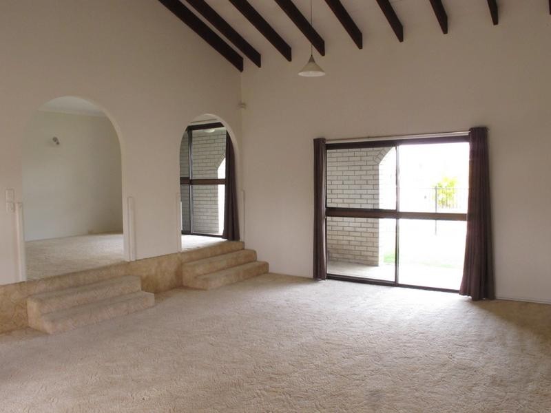 18 Huon Crescent, Runaway Bay QLD 4216