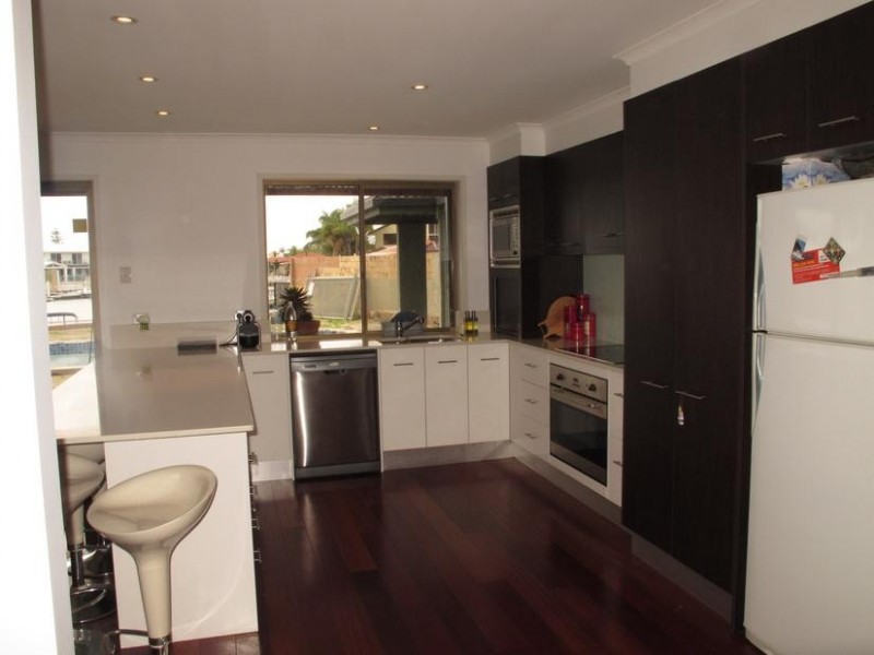 16 Wewak Avenue, Runaway Bay QLD 4216