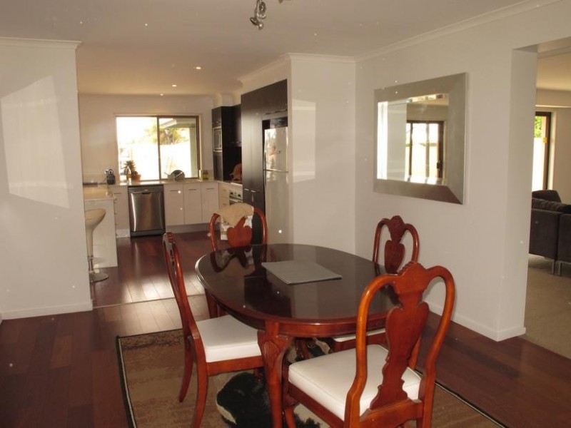 16 Wewak Avenue, Runaway Bay QLD 4216