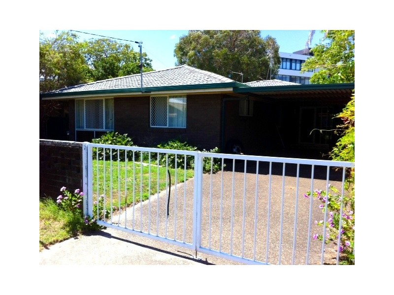 27 Killowill Avenue, Paradise Point QLD 4216