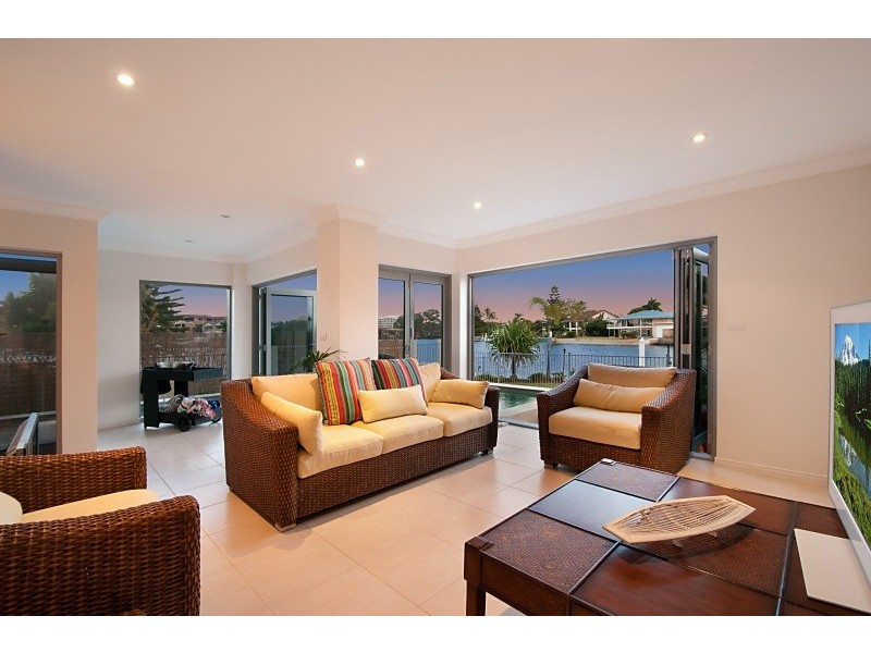 1/10 to 12 Ray Street, Runaway Bay QLD 4216