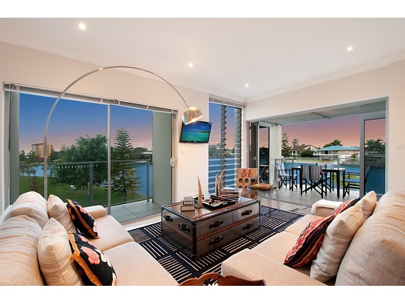 1/10 to 12 Ray Street, Runaway Bay QLD 4216