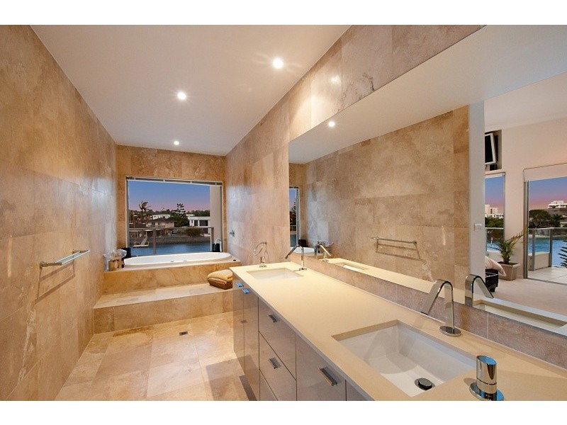 1/10 to 12 Ray Street, Runaway Bay QLD 4216