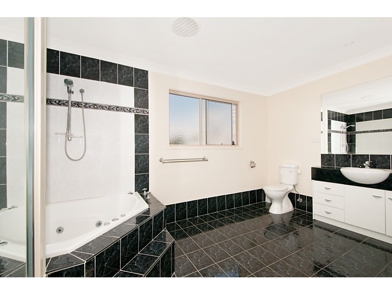 49 Annerley Avenue, Runaway Bay QLD 4216