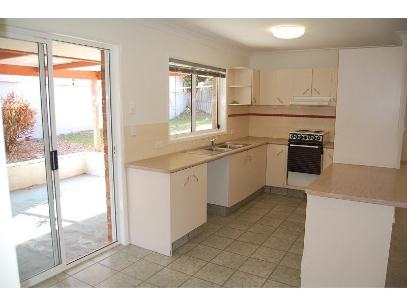 27 Enid Avenue, Southport QLD 4215