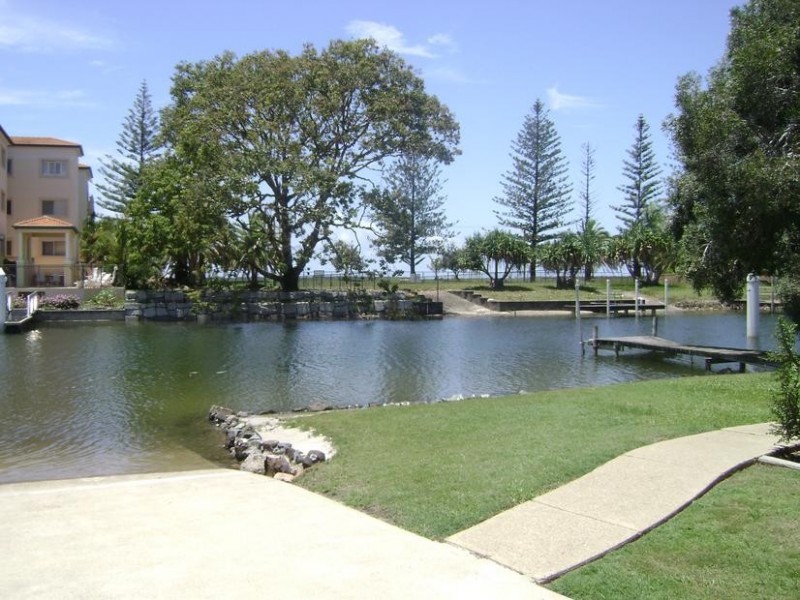 4/17 Madang Crecent, Runaway Bay QLD 4216