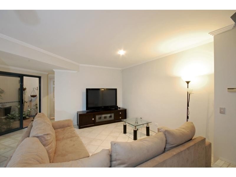 101 Morala Avenue, Runaway Bay QLD 4216