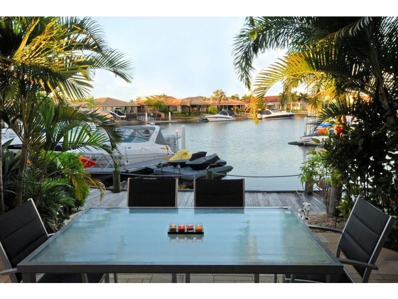 101 Morala Avenue, Runaway Bay QLD 4216