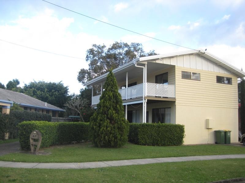 62 Victor Avenue, Paradise Point QLD 4216