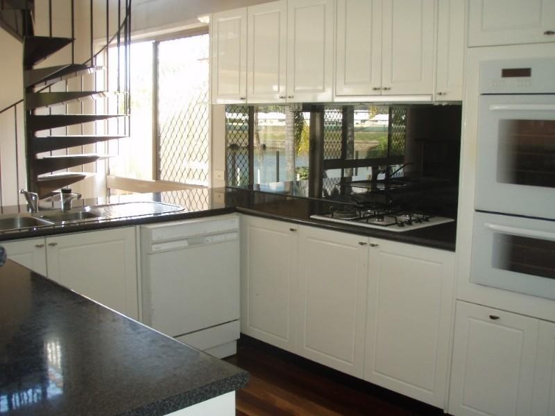 28 Longboat Place, Biggera Waters QLD 4216