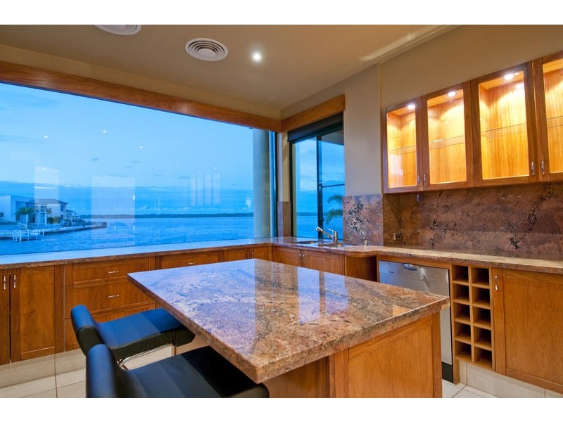 48 The Peninsula, Sovereign Islands QLD 4216