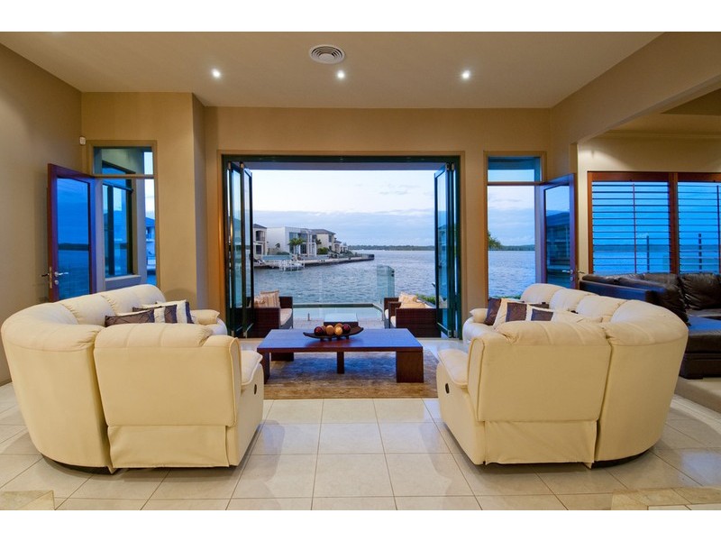 48 The Peninsula, Sovereign Islands QLD 4216