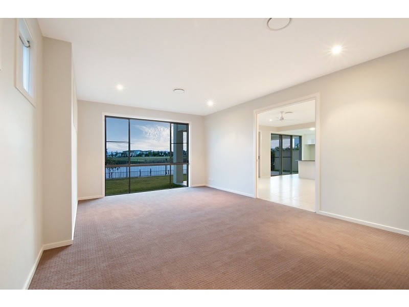 62 Palladium Blvd, Hope Island QLD 4212