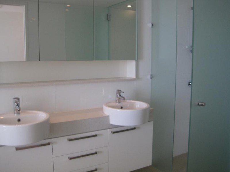 323 Bayview Street, Hollywell QLD 4216