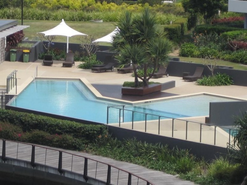 323 Bayview Street, Hollywell QLD 4216