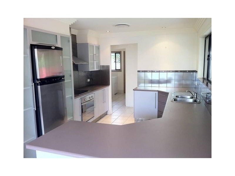 17 Coogeen Street, Sorrento QLD 4217