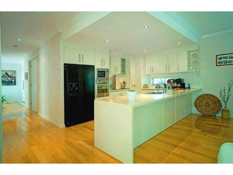 2350 Belmont Court East, Hope Island QLD 4212