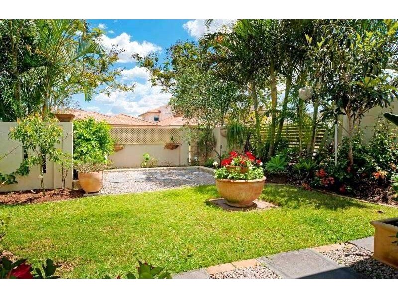 2350 Belmont Court East, Hope Island QLD 4212