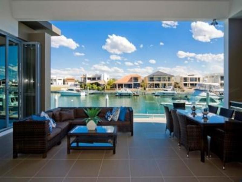 Sovereign Islands QLD 4216