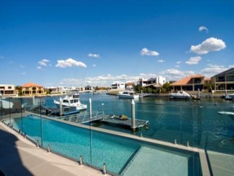 Sovereign Islands QLD 4216