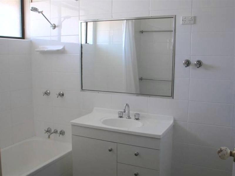 5/30 Falkinder Avenue, Paradise Point QLD 4216
