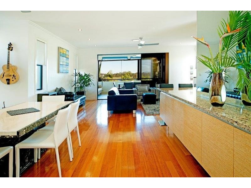 6110 Lugano Drive East, Hope Island QLD 4212