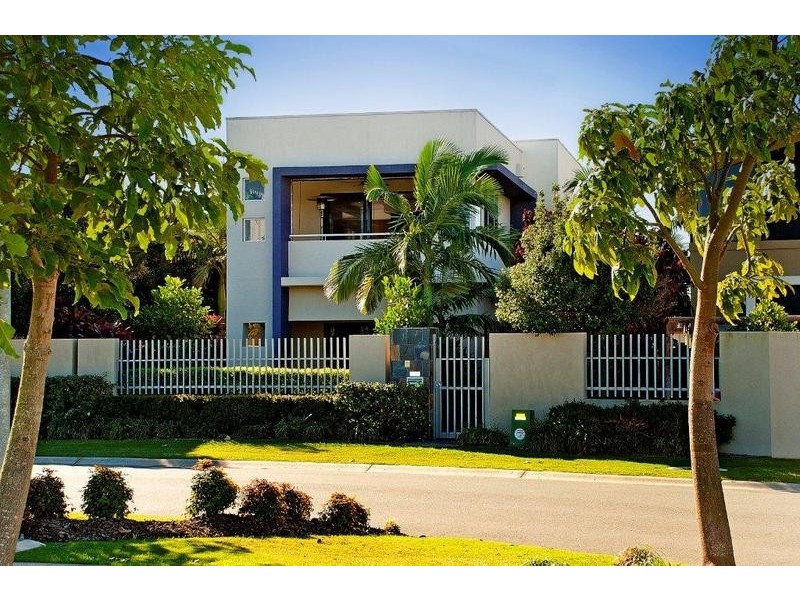 6110 Lugano Drive East, Hope Island QLD 4212