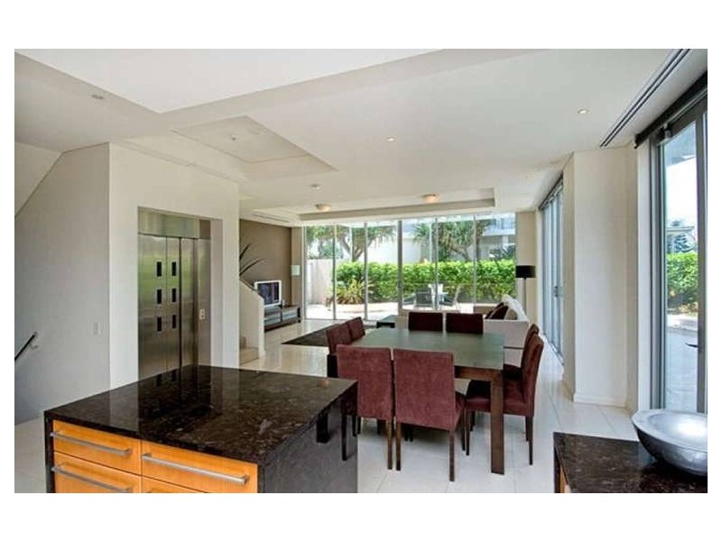5 Broadbeach Boulevard, Broadbeach QLD 4218
