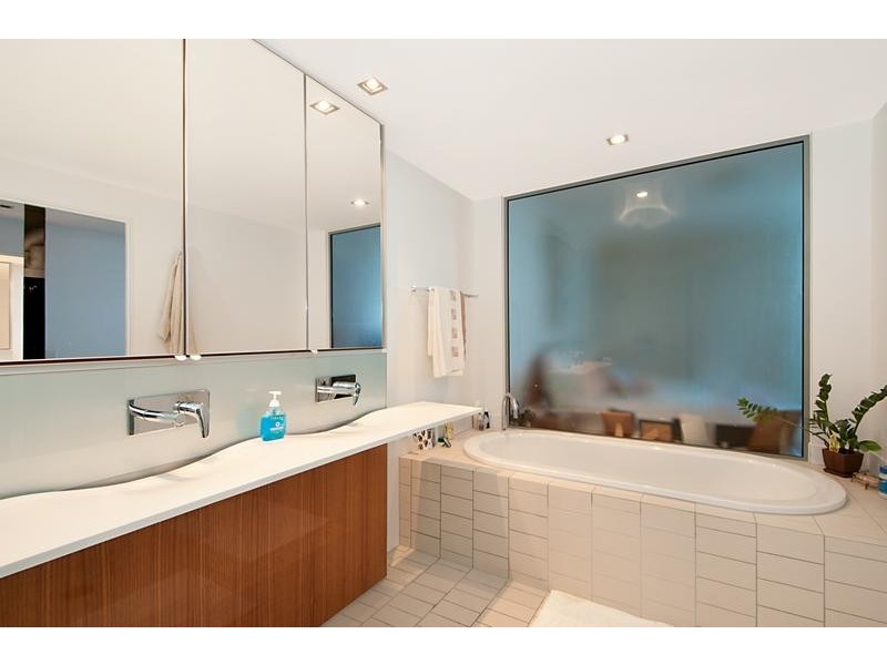 26104/2 Ephraim Island, Paradise Point QLD 4216